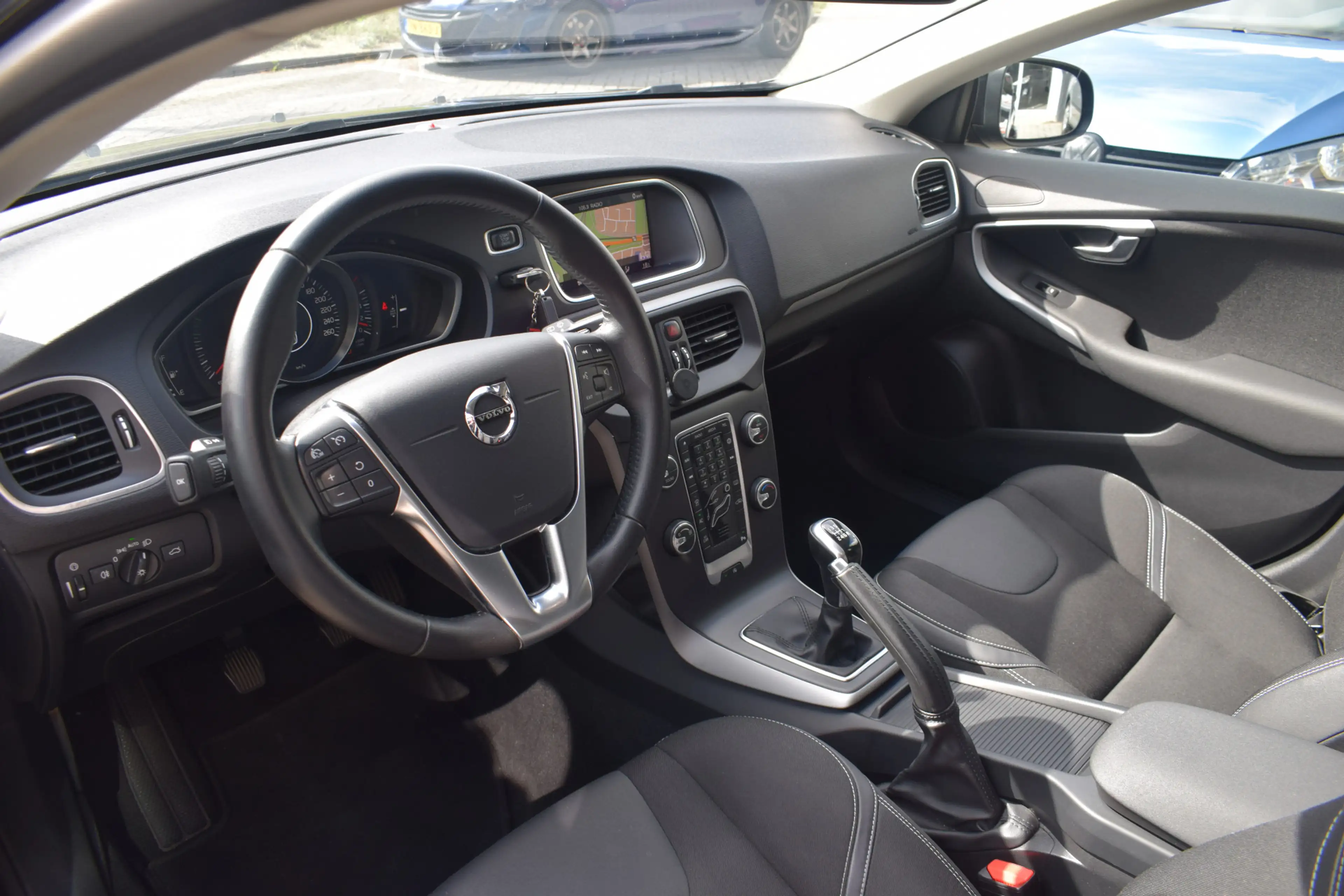 Volvo V40 2.0 T2 Inscription 103.914 — photo 4