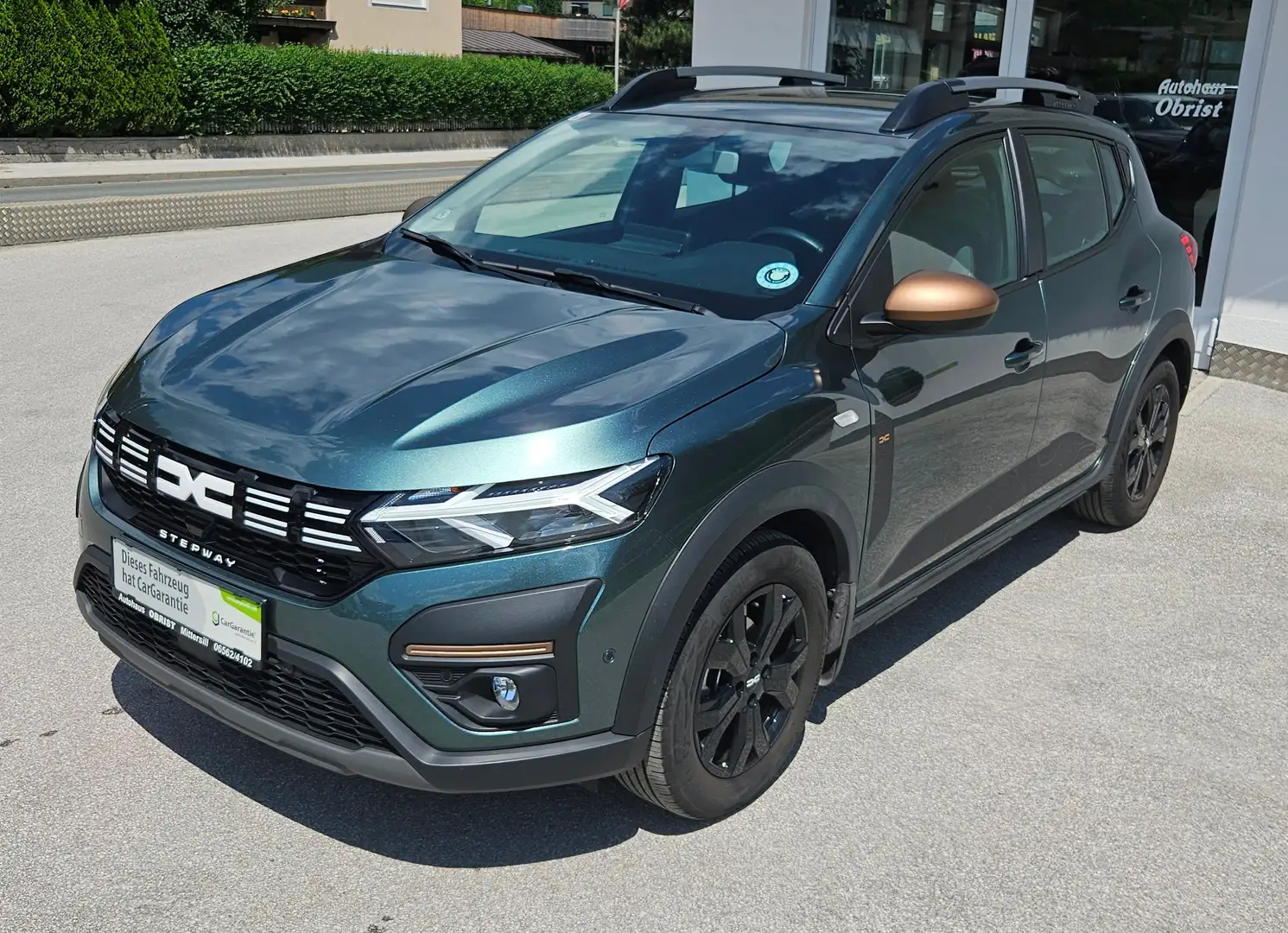 Dacia Sandero Stepway Extreme TCe 90 Automatik Grün - 1