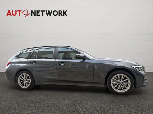 BMW 3 Series view 6