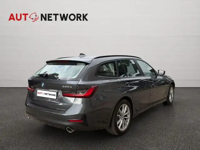 BMW 3 Series view 4
