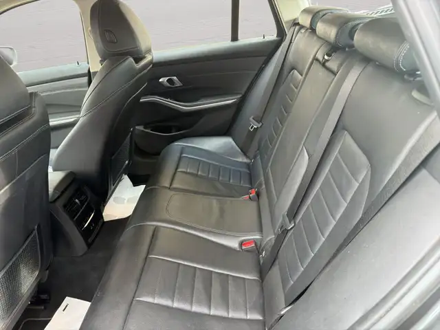 BMW 3 Series view 10