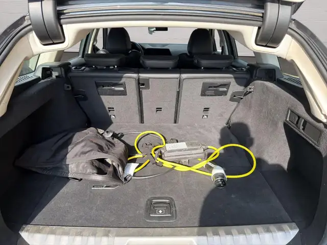 BMW 3 Series view 14