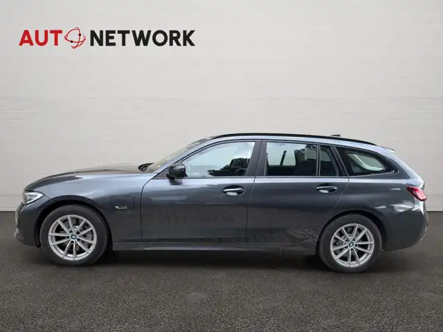 BMW 3 Series view 5