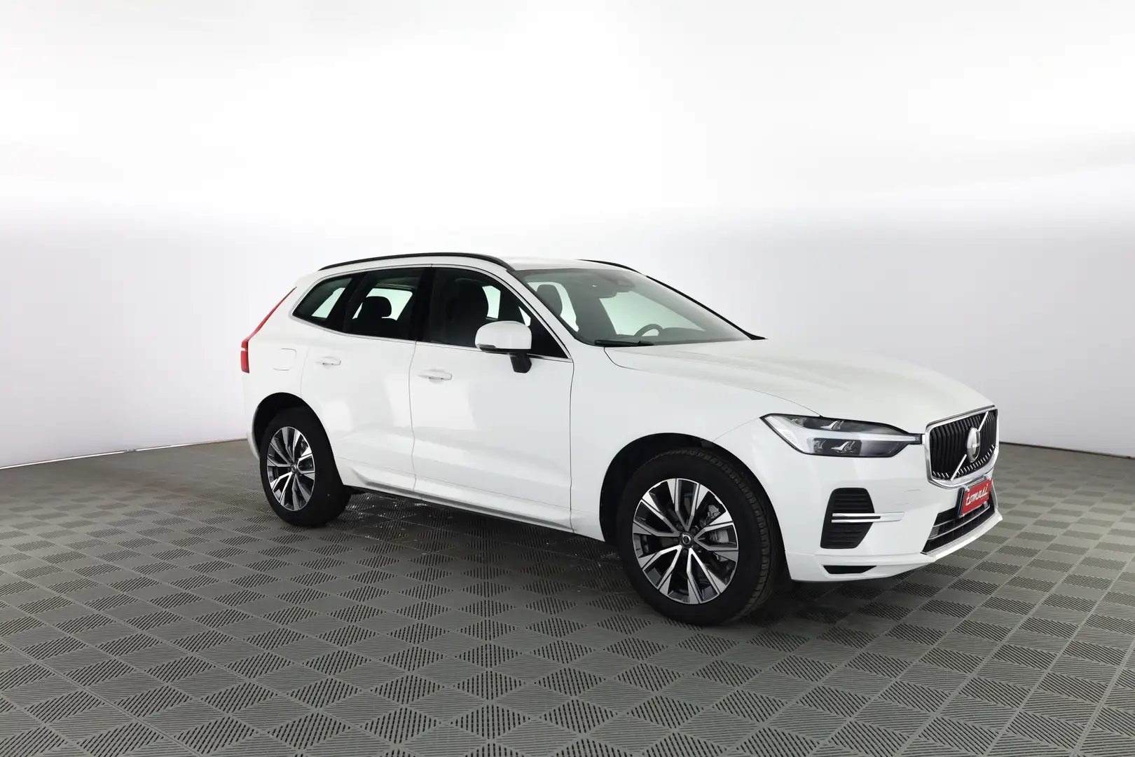 Volvo XC60 XC60 B4 (d) AWD Geartronic Momentum Pro Bianco - 2