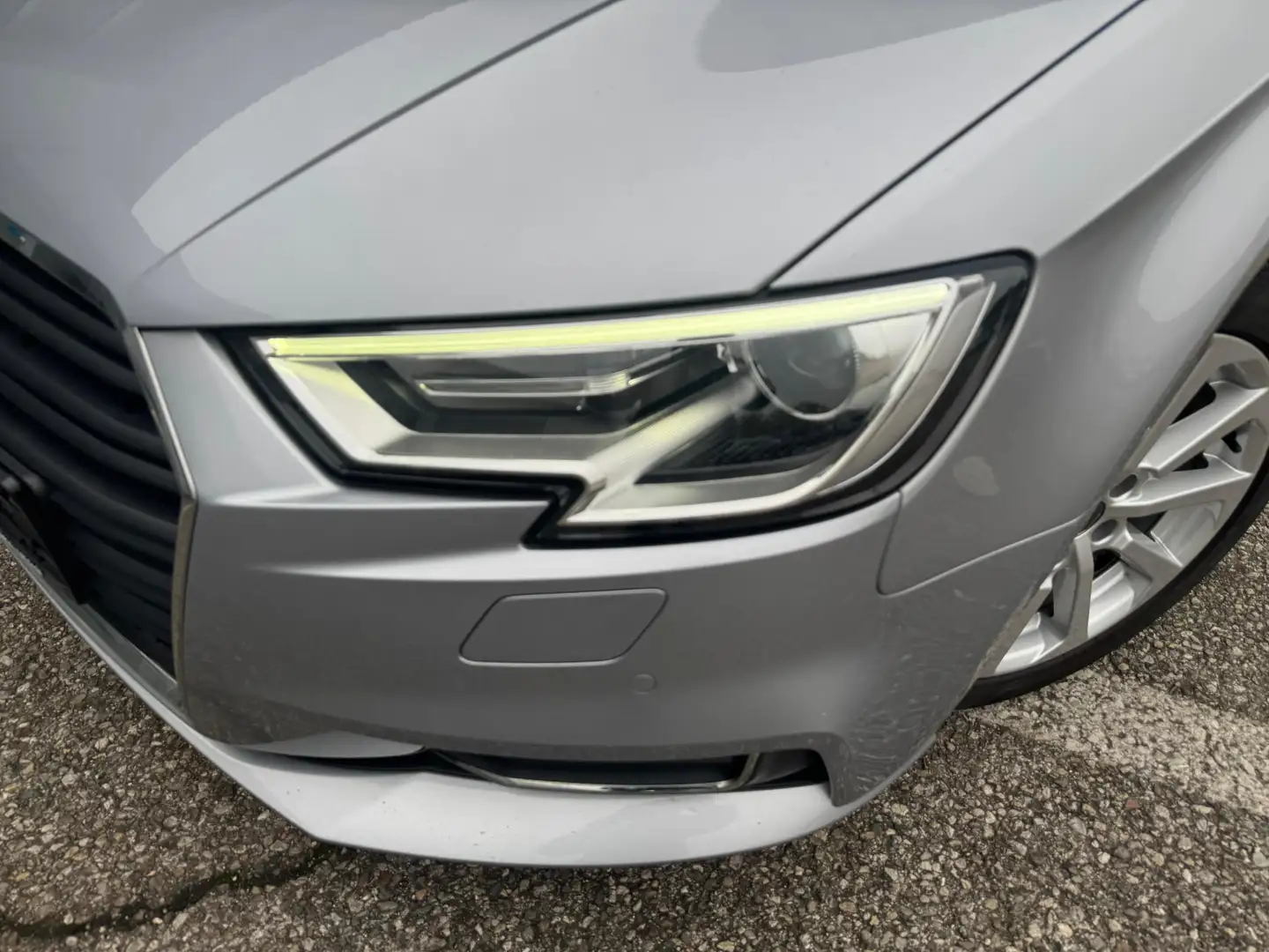 Audi A3 TDI design/NAVI/PDC/Xenon/Teilleder/Alufelgen. Grau - 2