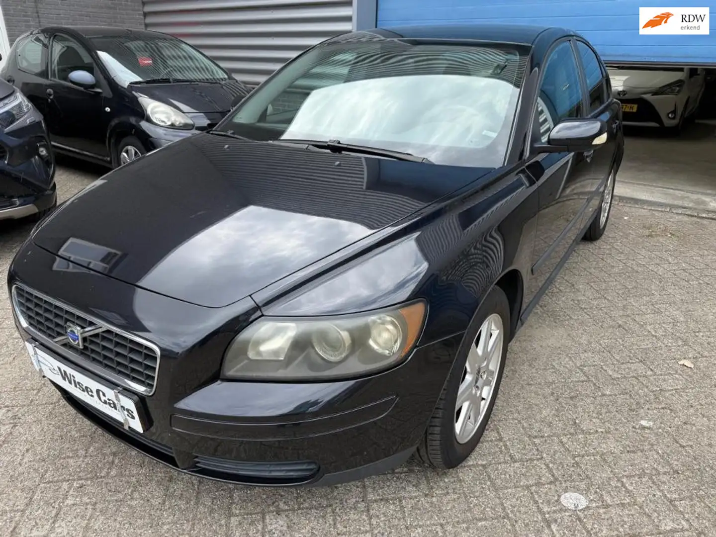 Volvo S40 1.8 Momentum Schwarz - 1