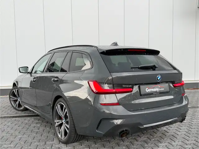 BMW 3 Series view 6