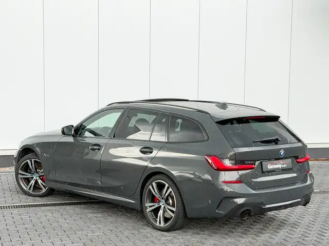 BMW 3 Series view 8