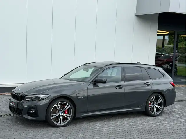 BMW 3 Series view 12