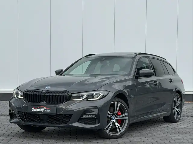 BMW 3 Series view 2