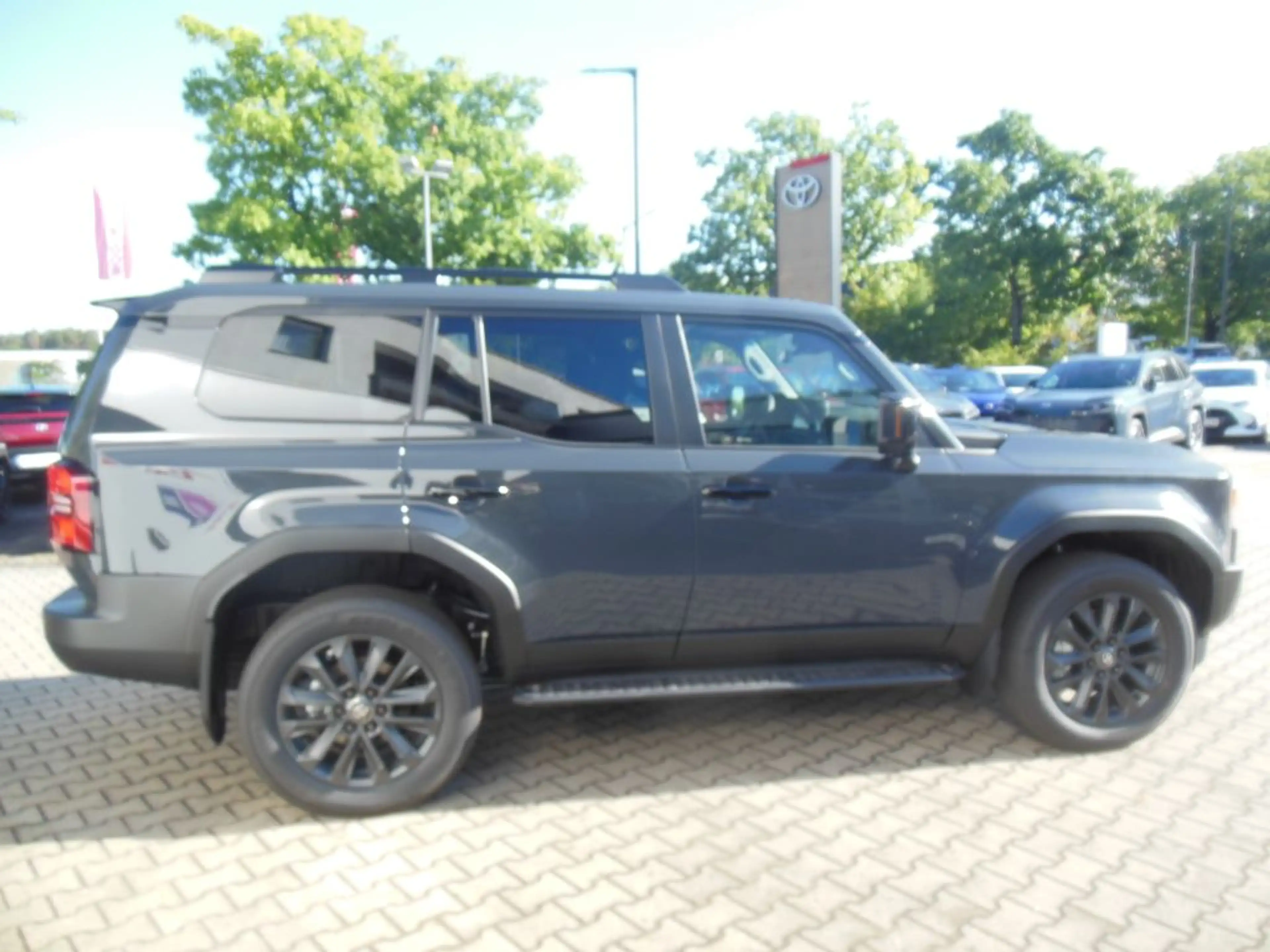 Toyota Land Cruiser 2.8 D-4D Mild-Hybrid Automatik Lounge * sofort Ver — photo 5