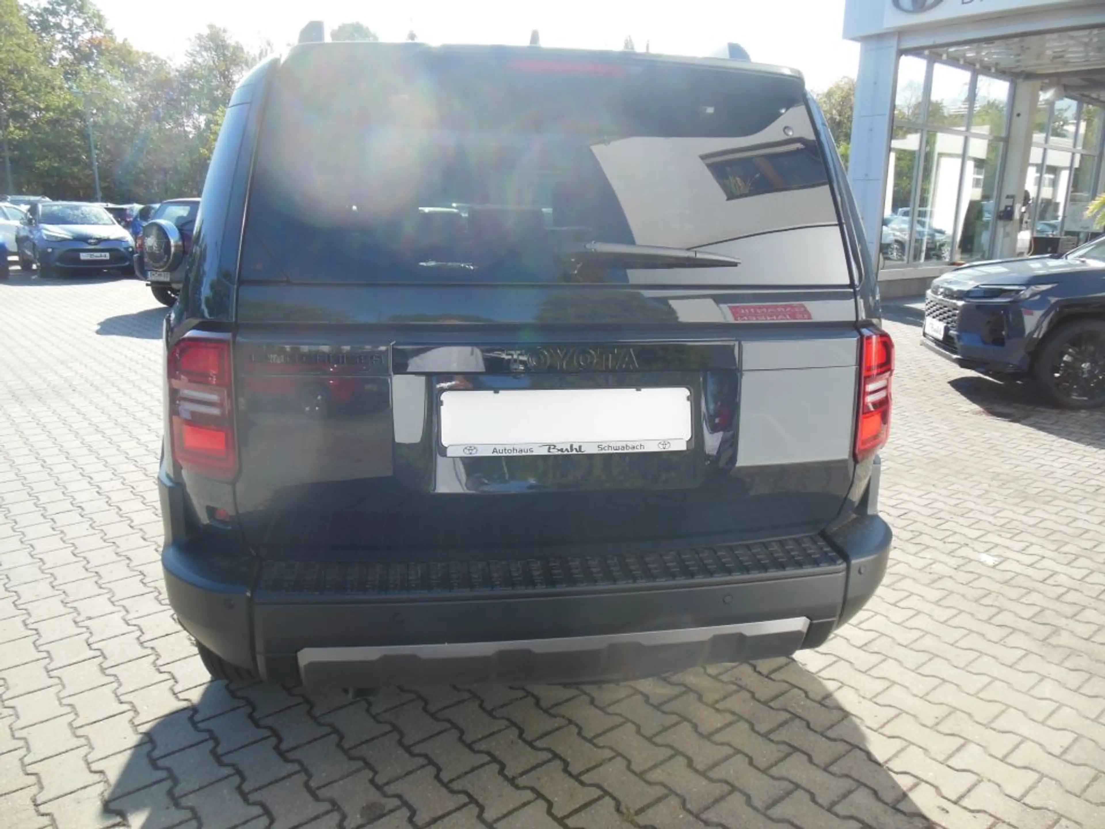 Toyota Land Cruiser 2.8 D-4D Mild-Hybrid Automatik Lounge * sofort Ver — photo 4