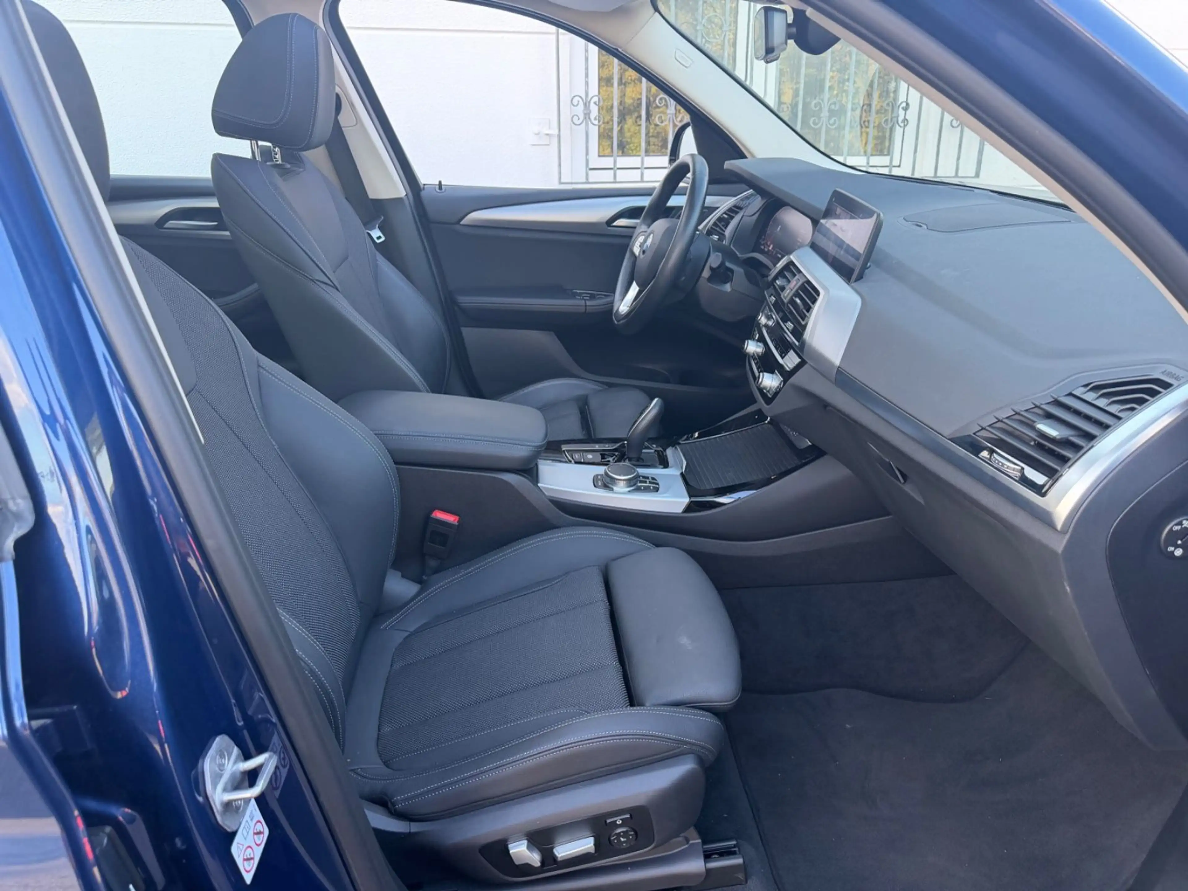 BMW X3 xDrive 20 i*AHK*KAMERA*ACC*PANO — photo 7