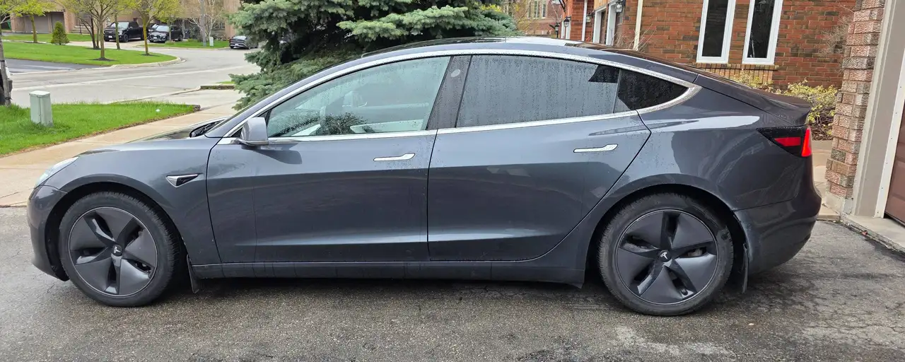 Tesla Model 3 снимка Tesla Model 3