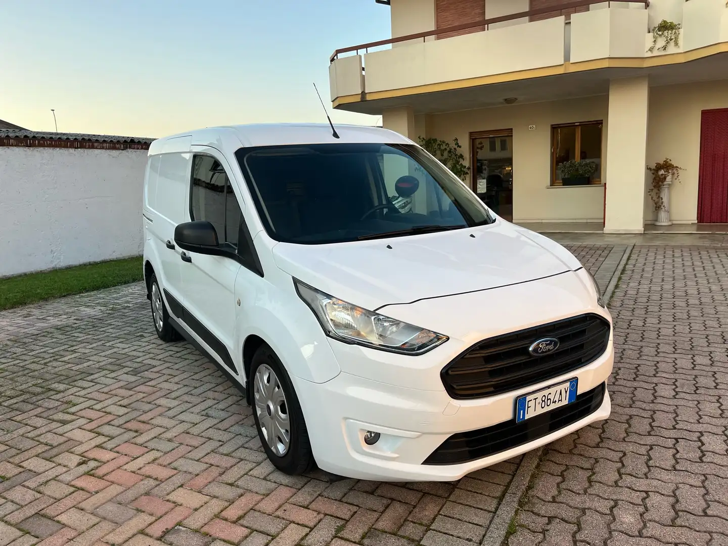 Ford Transit Connect 200 1.5 tdci 120 cv PC furgone Bianco - 2