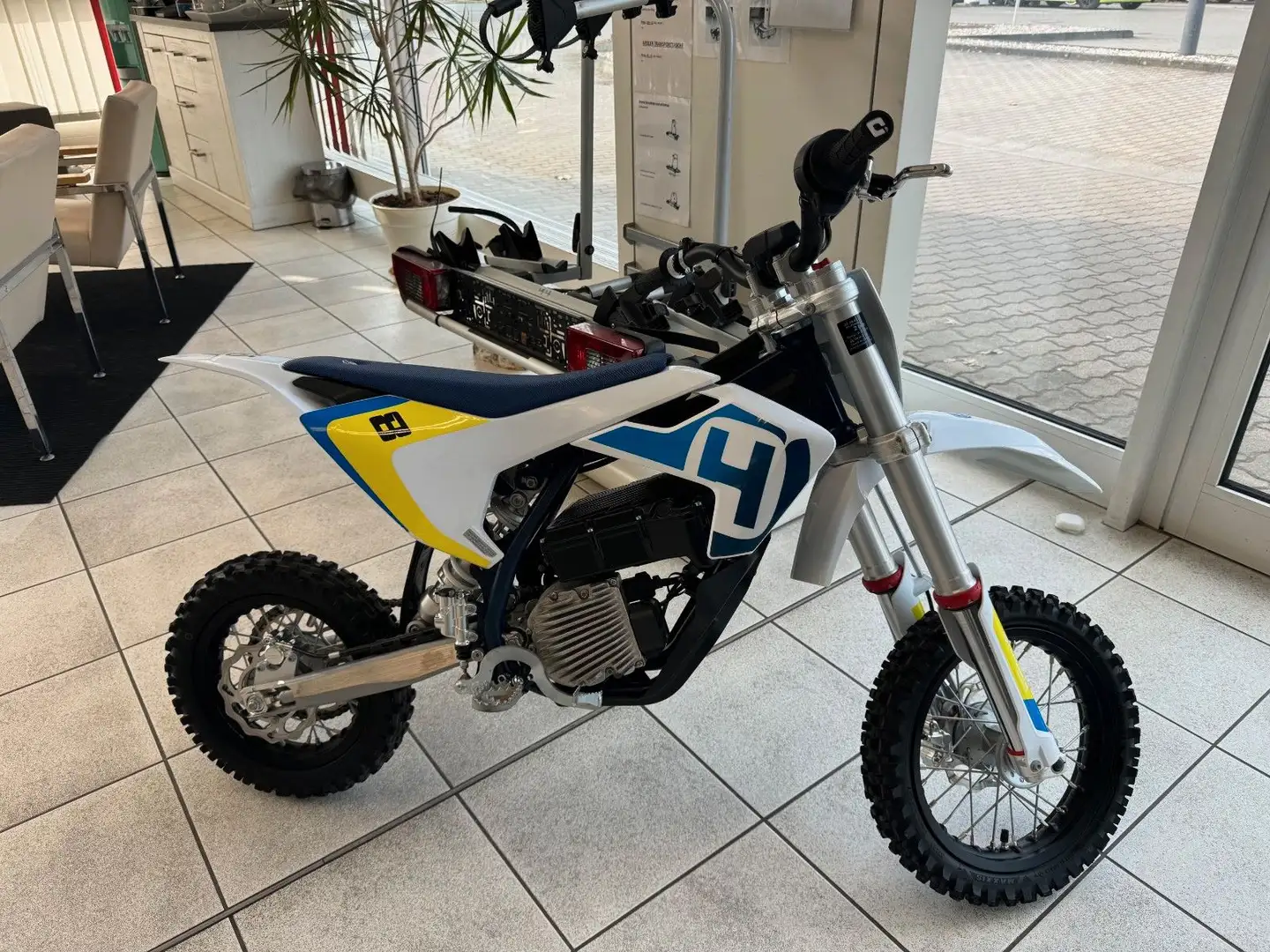 Husqvarna E 5 White - 2