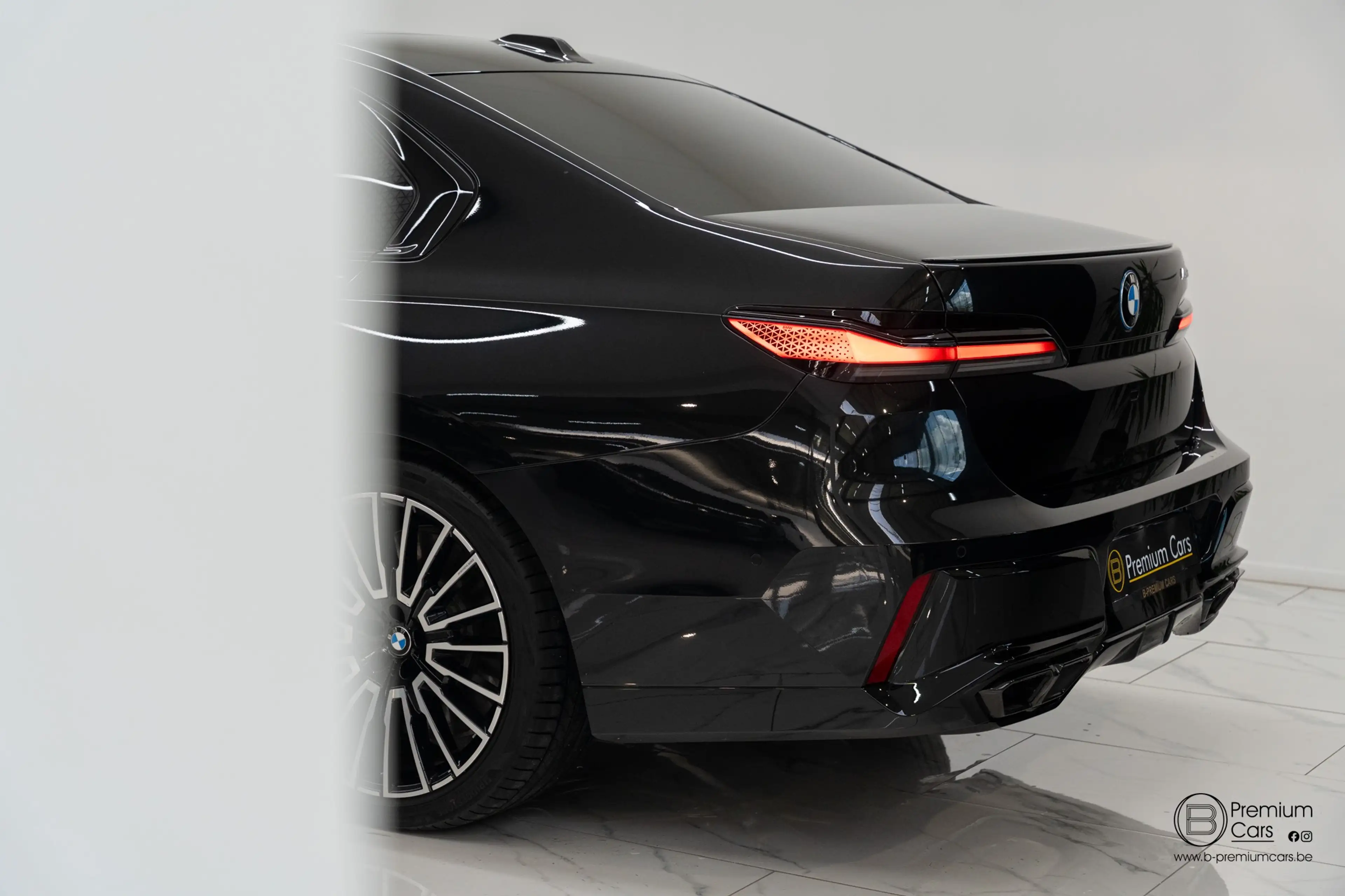 BMW 760 xDrive Individual! MEGA FULL OPTIONS! — photo 12