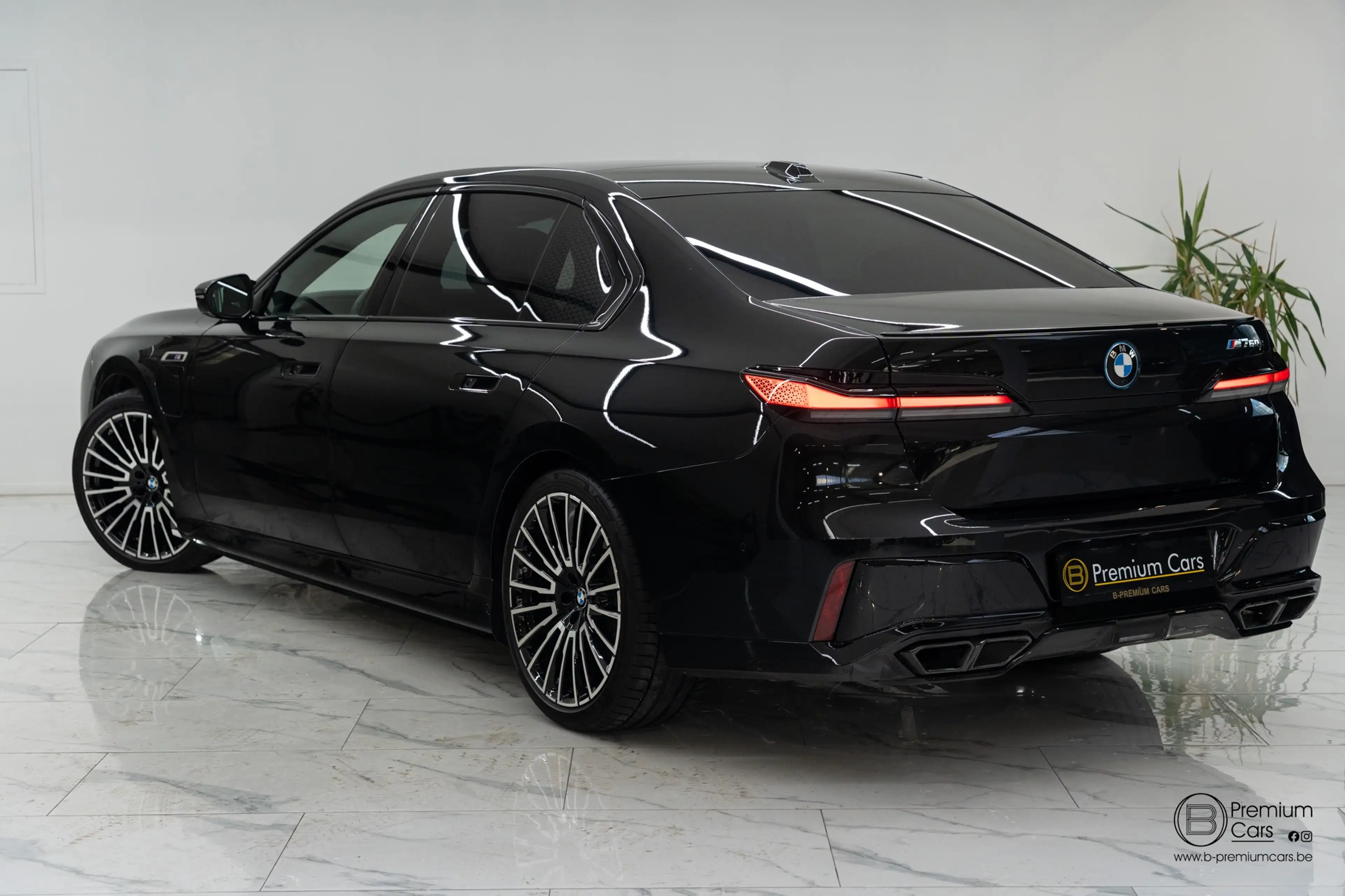 BMW 760 xDrive Individual! MEGA FULL OPTIONS! — photo 14