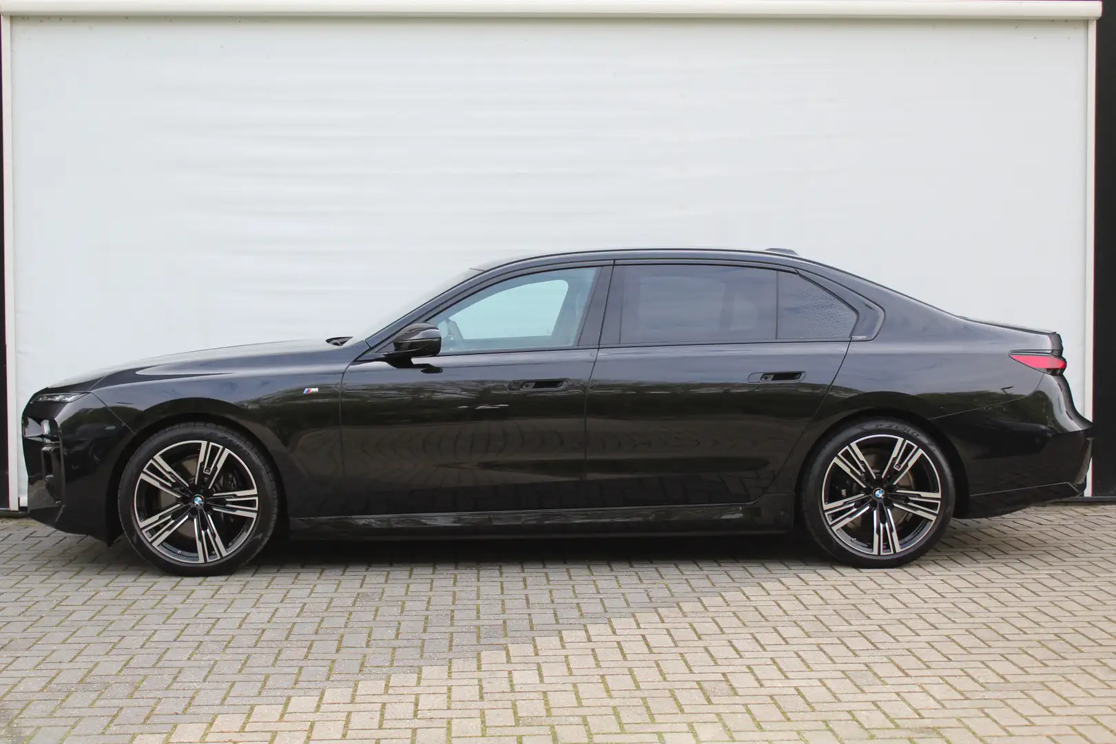 BMW i7 xDrive60 High Executive M Sport / Panoramadak Sky Zwart - 2