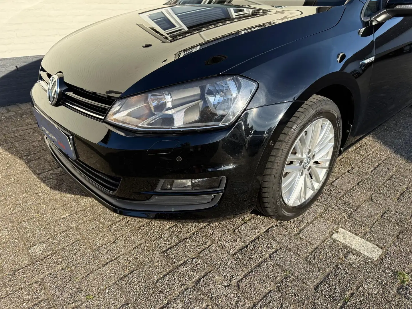 Volkswagen Golf 1.2 TSI CUP Edition/ Navi/ ECC/ Stoelverwarming/ P Zwart - 2