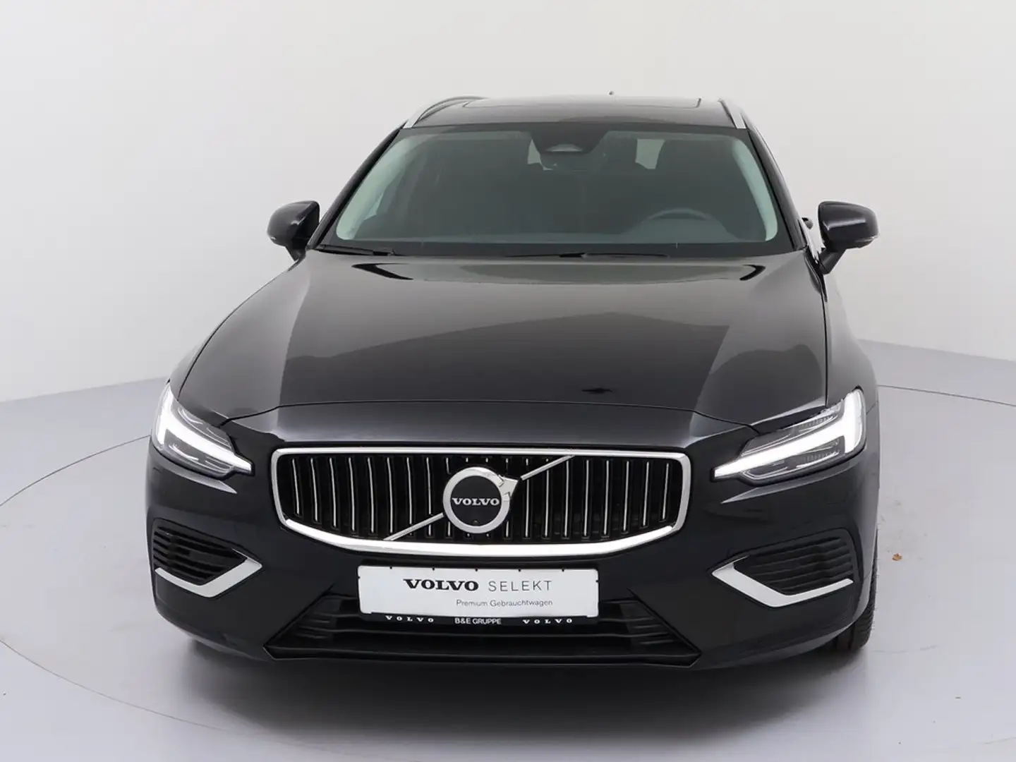 Volvo V60 Kombi T6 Plus Bright Recharge Plug-In Hybrid AWD Schwarz - 2