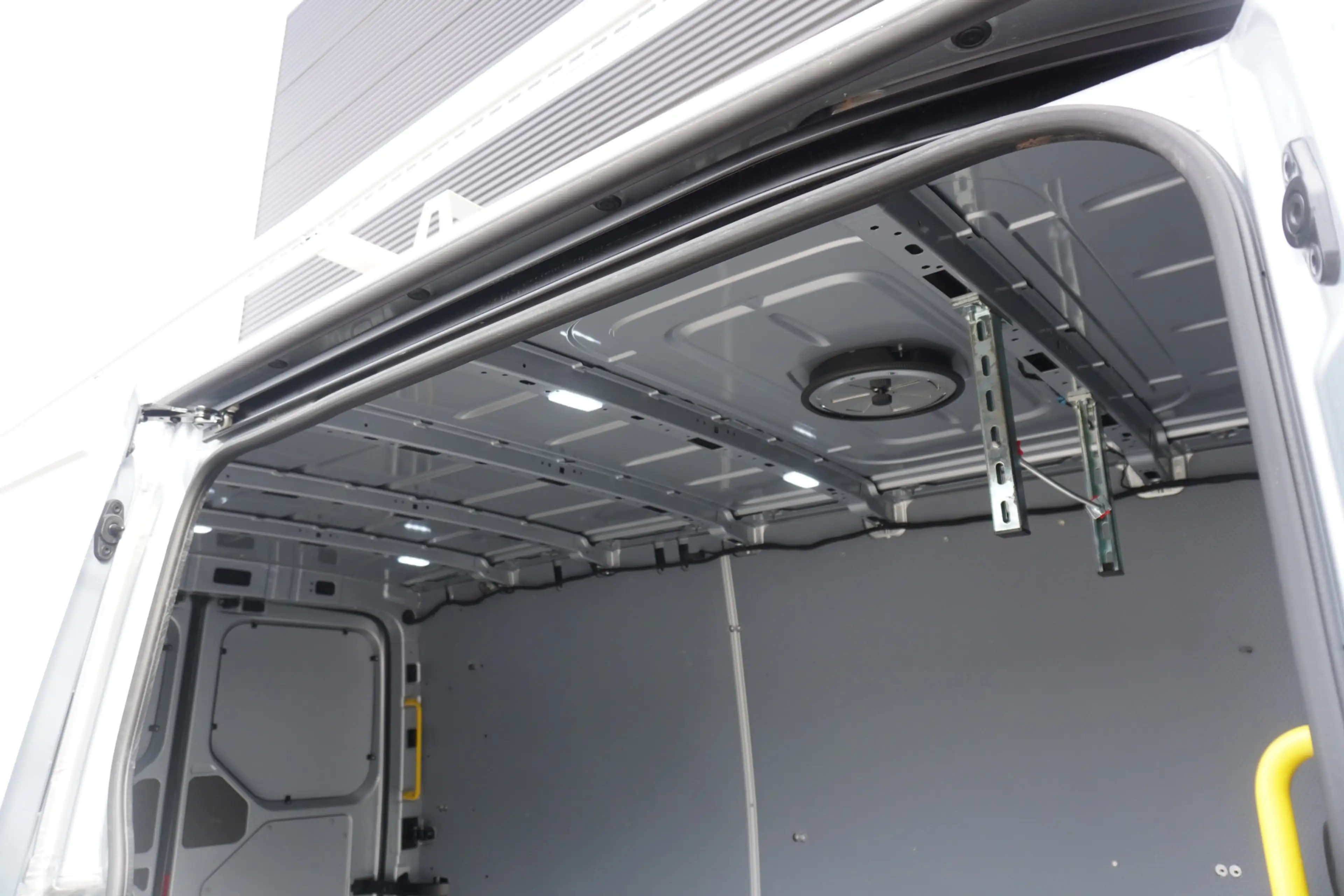 Volkswagen Crafter 140pk Automaat L3H2/L2H1 Apple carplay Trekhaak Na — photo 13