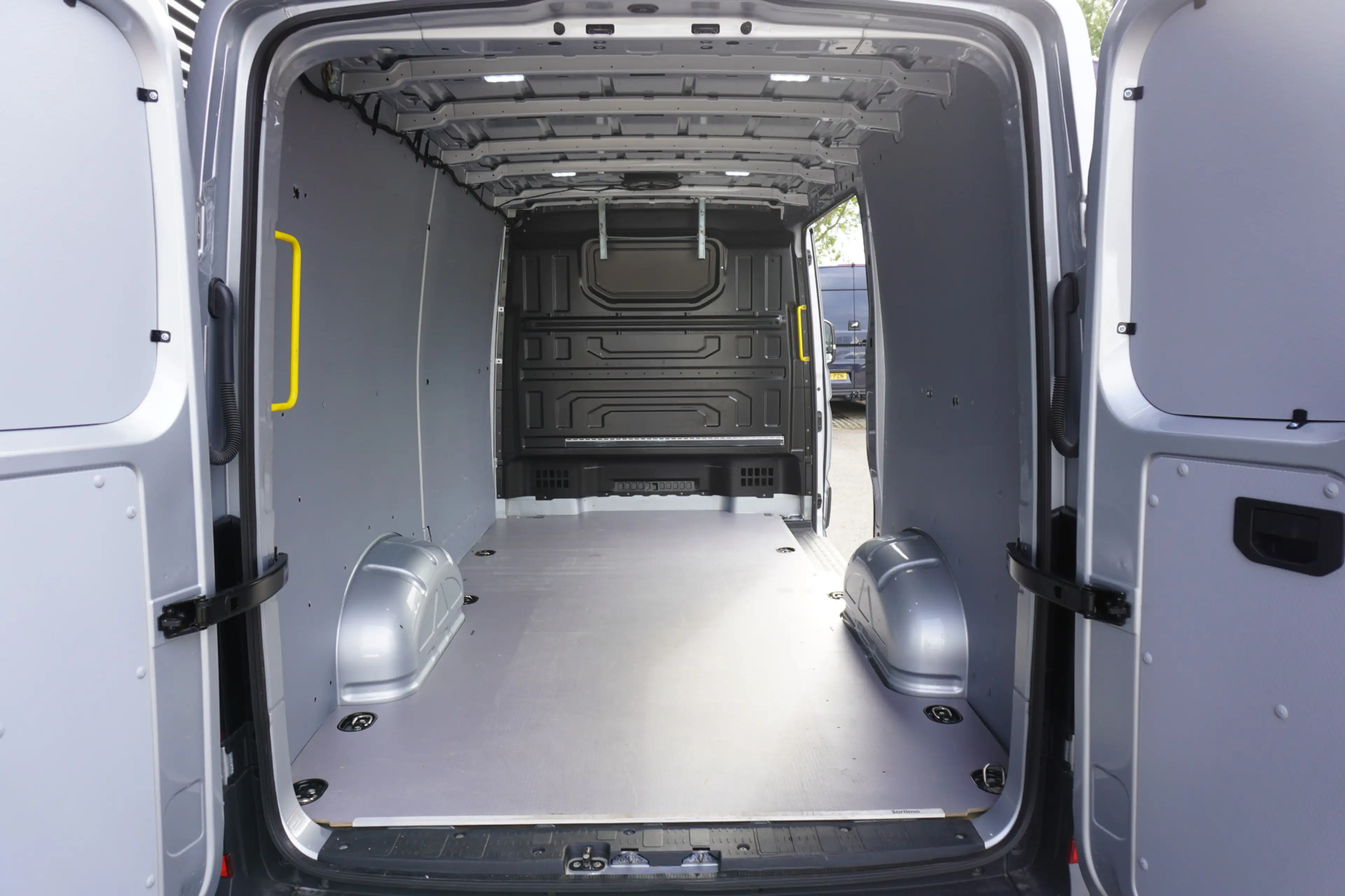 Volkswagen Crafter 140pk Automaat L3H2/L2H1 Apple carplay Trekhaak Na — photo 3