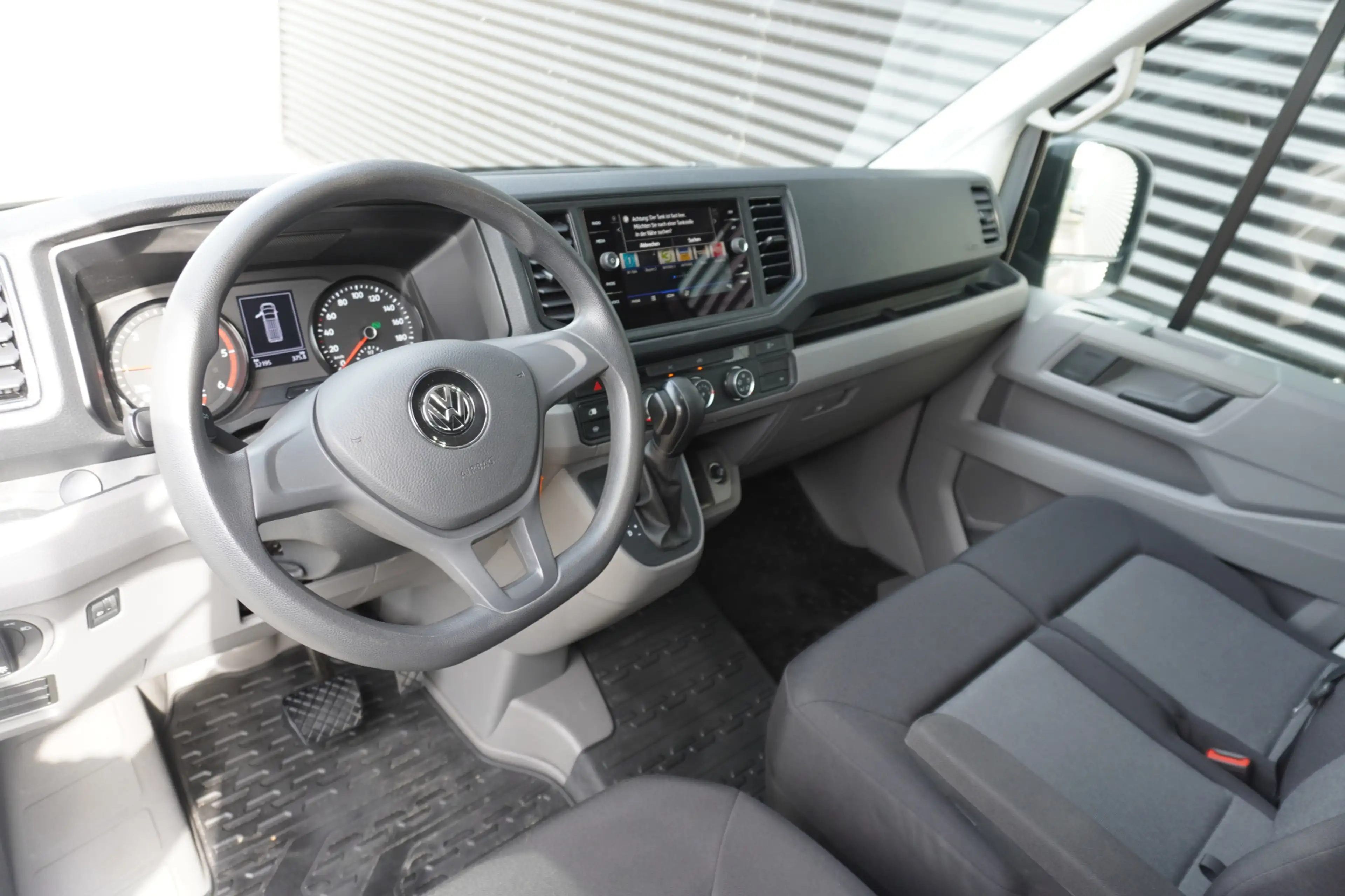 Volkswagen Crafter 140pk Automaat L3H2/L2H1 Apple carplay Trekhaak Na — photo 2