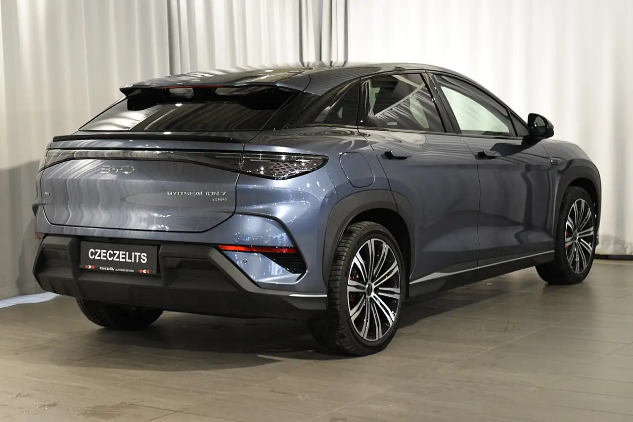 BYD SEALION 7