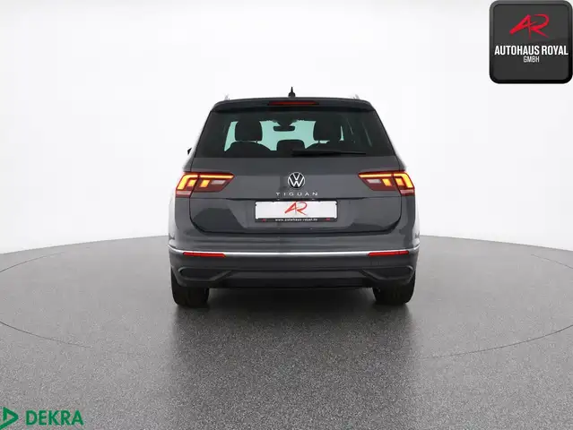 Volkswagen Tiguan view 4