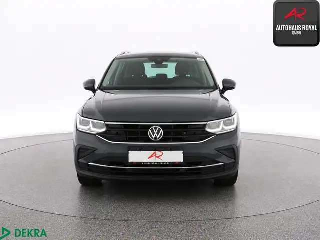 Volkswagen Tiguan view 8