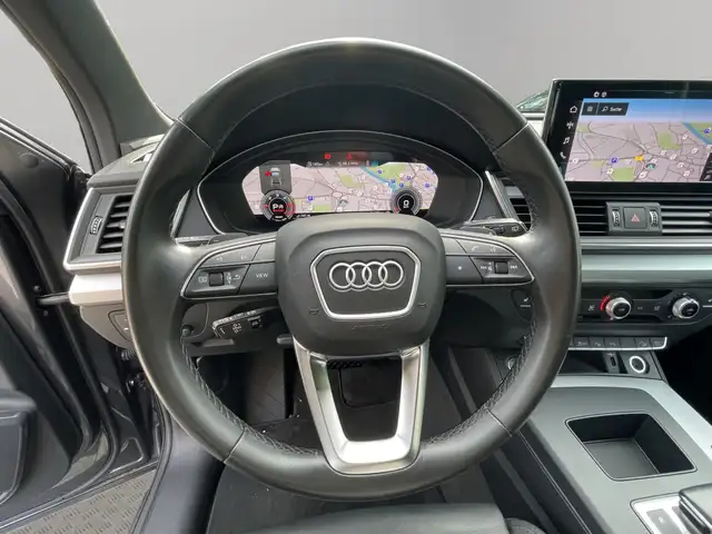 Audi Q5 view 12
