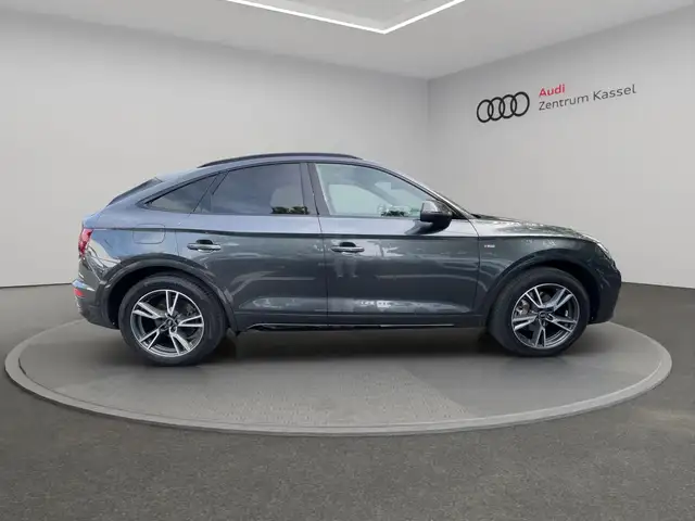 Audi Q5 view 8
