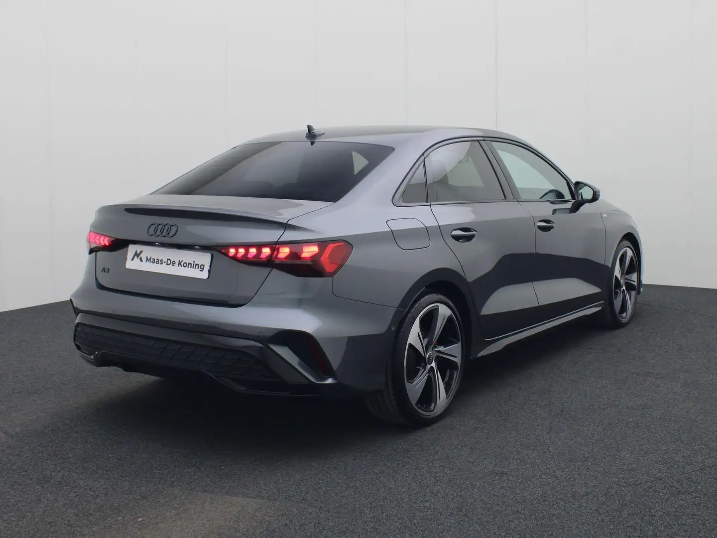 Audi A3 Limousine 35 TFSI/150pk S-tronic S Line · Apple/An Gris - 2