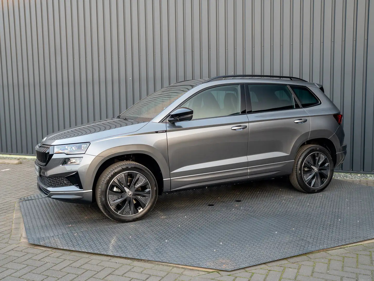 Skoda Karoq 1.5 TSI ACT Sportline Business | Elk. A-klep | Tre Grigio - 2