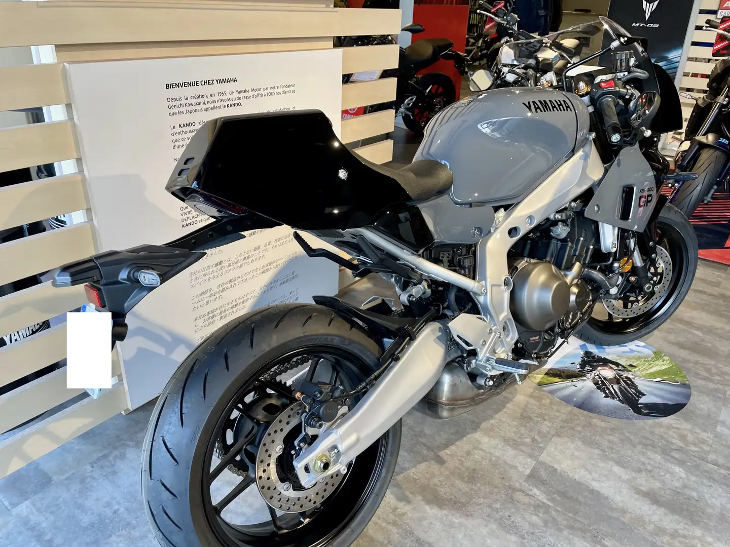 Yamaha XSR 900 Noir - 2