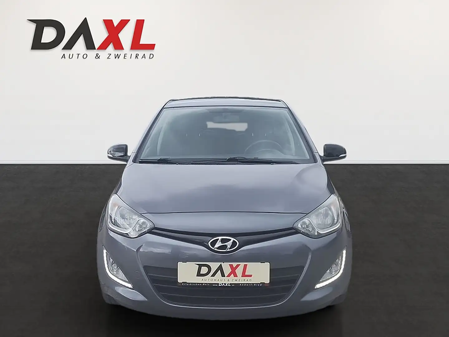 Hyundai i20 Life 1,25 Grau - 2