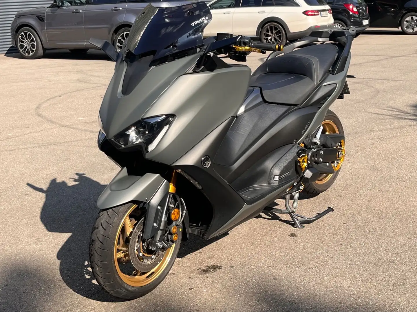 Yamaha TMAX 560 TECH MAX* LEO VINCE TITAN AUSPUFF* TOP Šedá - 1