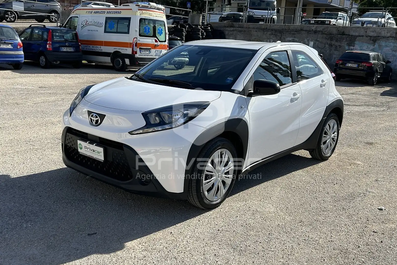 Toyota Aygo X Aygo X 1.0 VVT-i 72 CV 5 porte Active Blanc - 1