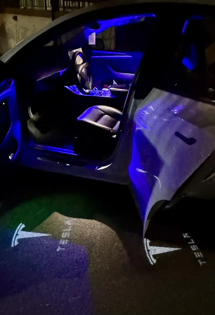 Tesla Model Y Long Range Dual Motor AWD - 1