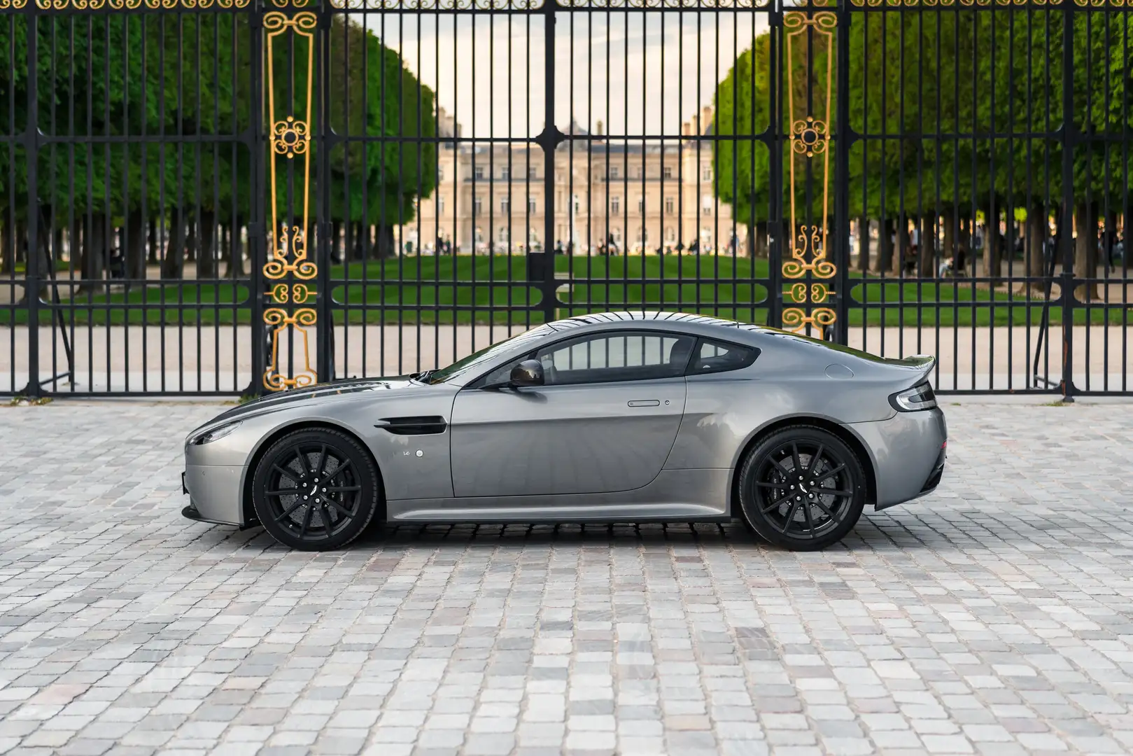 Aston Martin Vantage V12 S - Tungsten Grey, full carbon, serviced Gris - 2