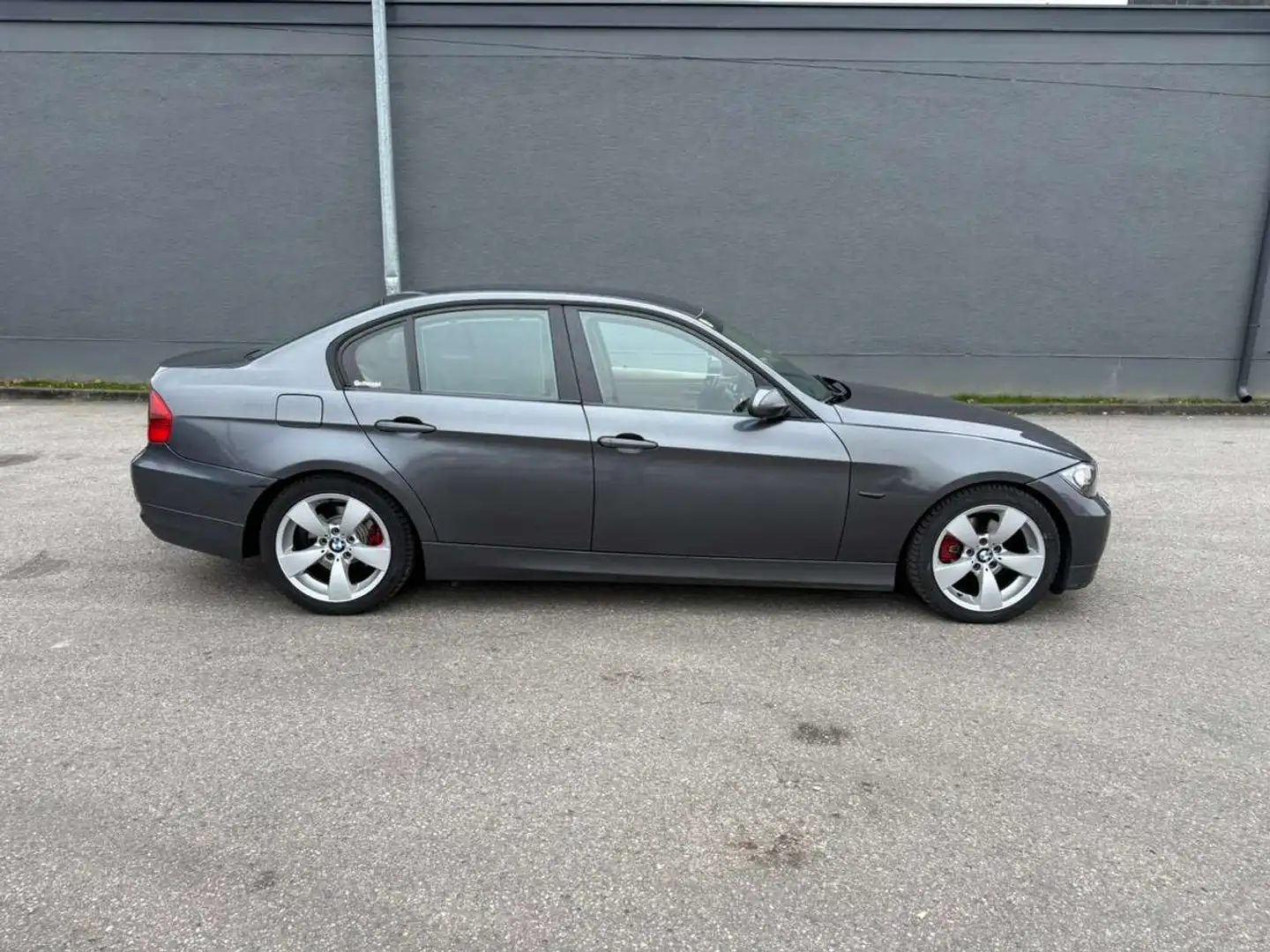 BMW 320 320d Grau - 2