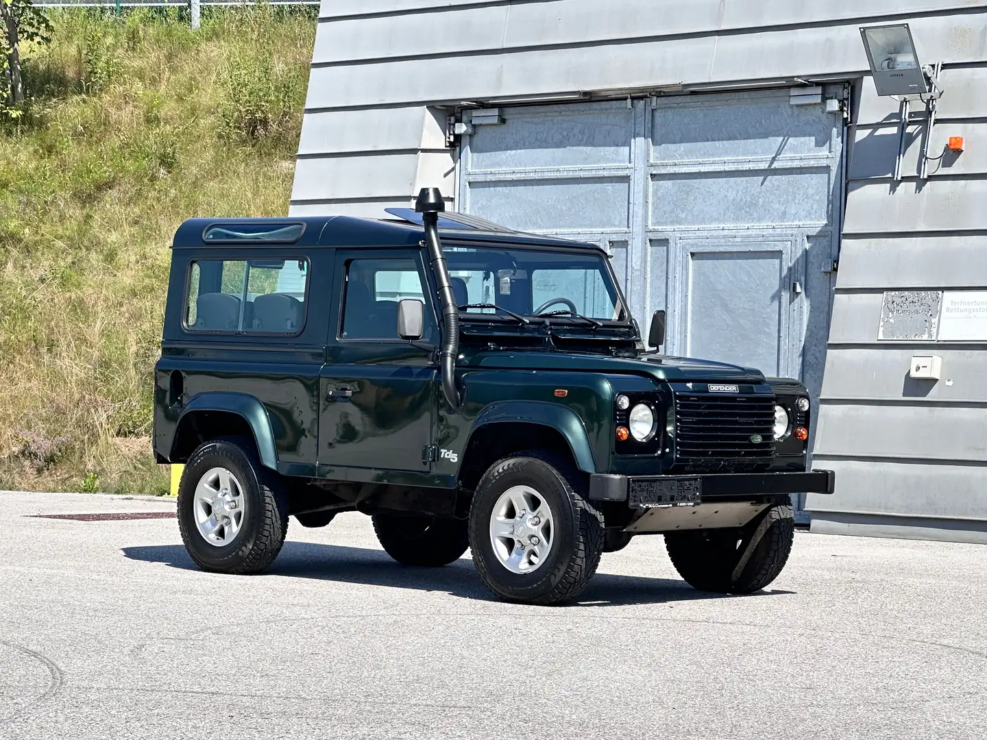 Land Rover Defender TD5 90 Soft Top 6 Sitzer / Klima / Leder ... Grün - 2