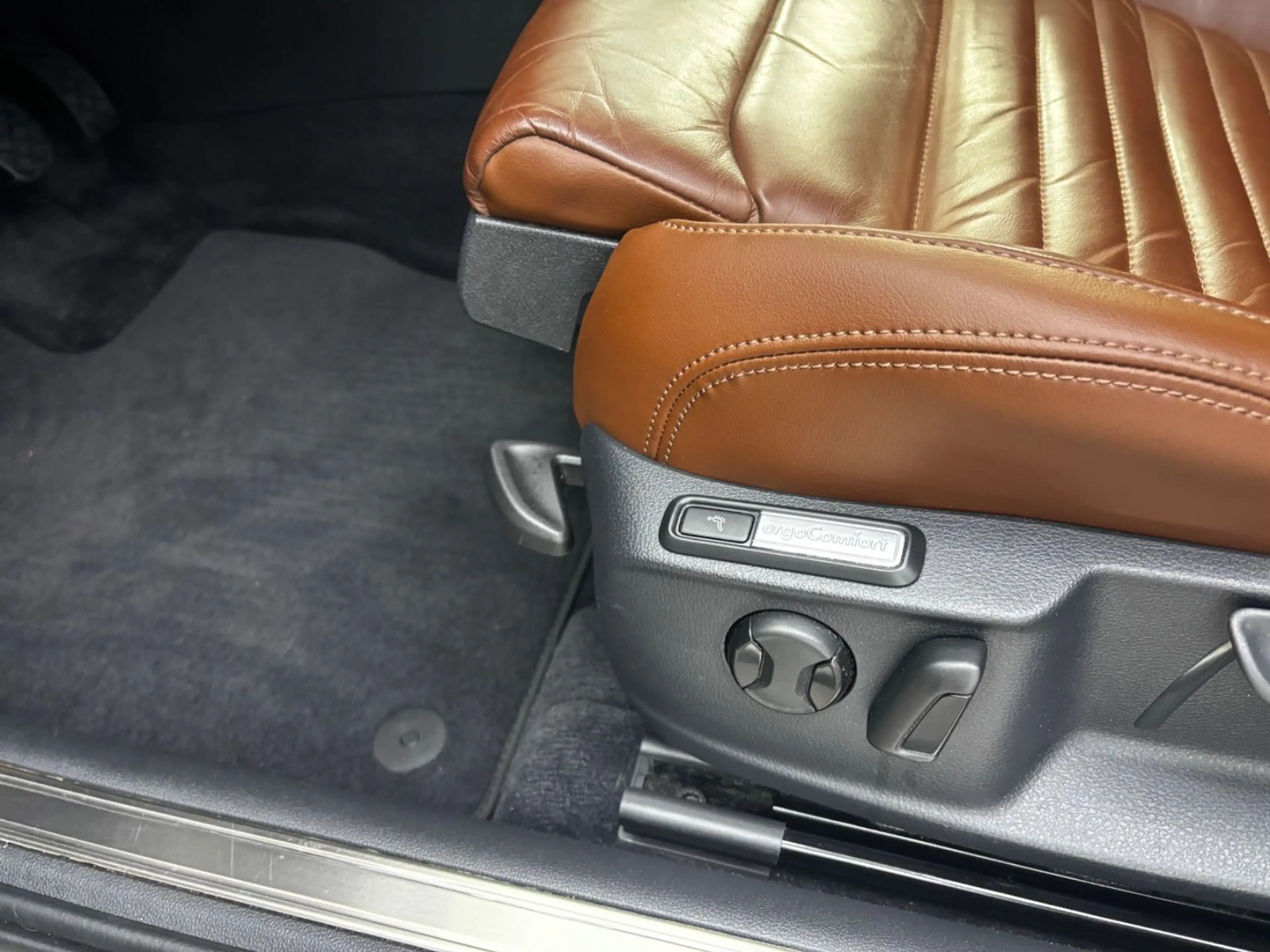 Volkswagen Passat 2.0 TDI Lim. Highline R-Line*LED*Digital* — photo 16