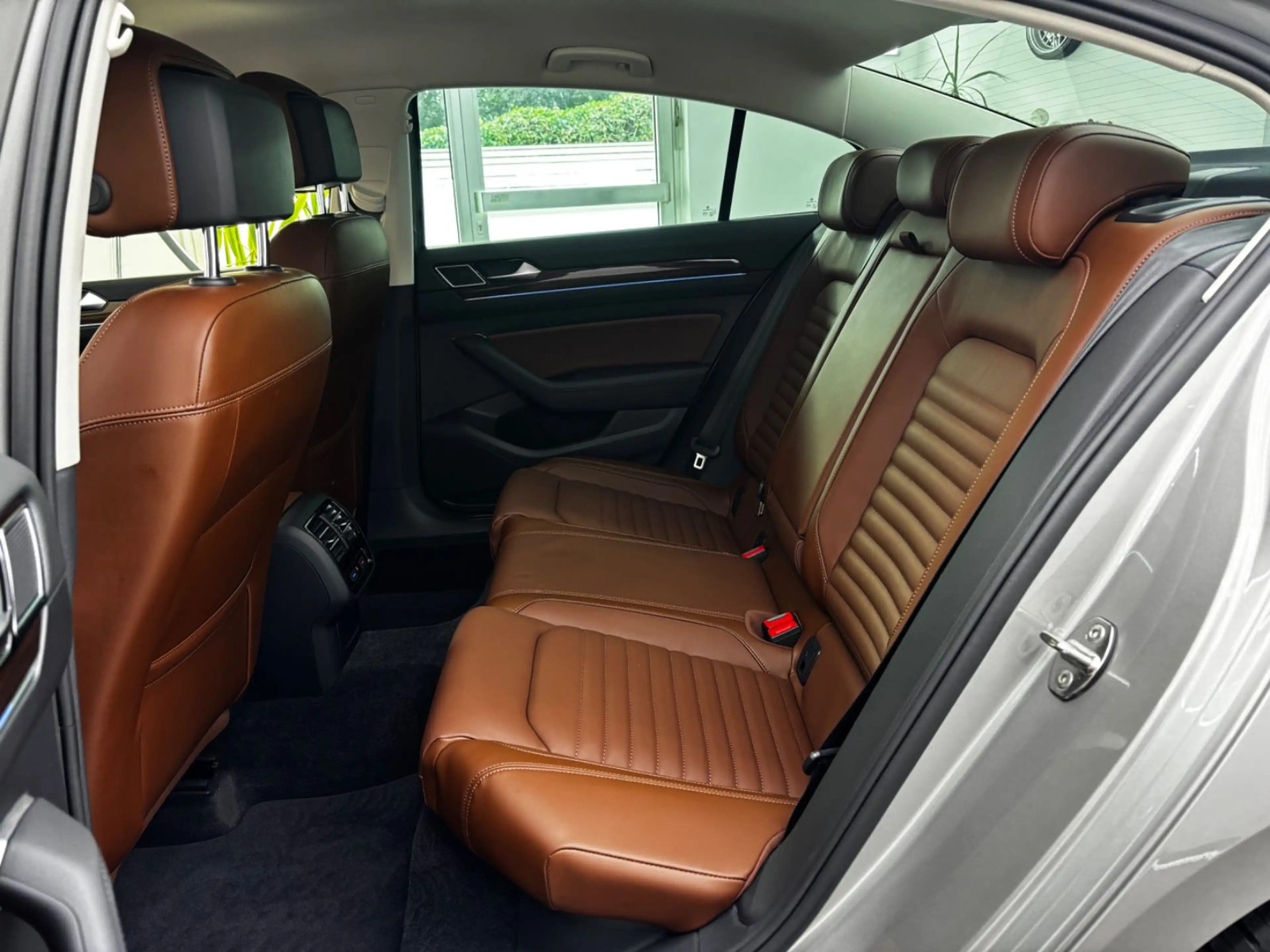Volkswagen Passat 2.0 TDI Lim. Highline R-Line*LED*Digital* — photo 13