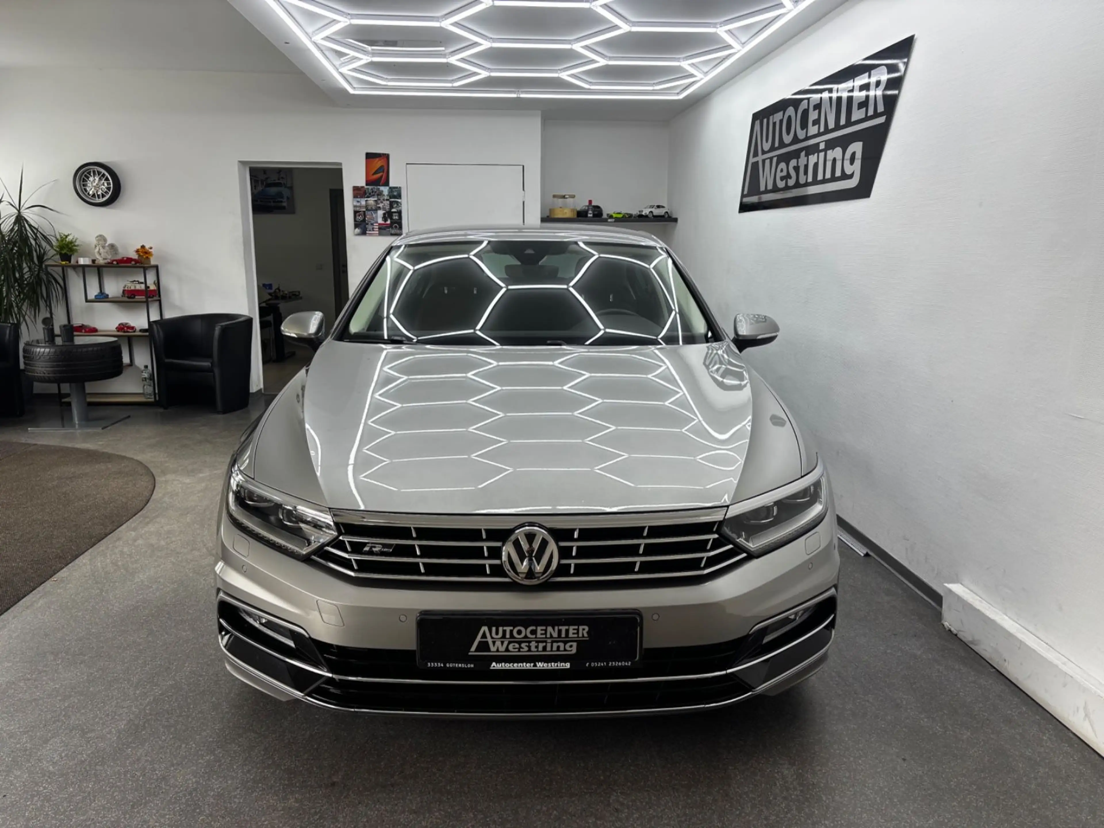 Volkswagen Passat 2.0 TDI Lim. Highline R-Line*LED*Digital* — photo 4