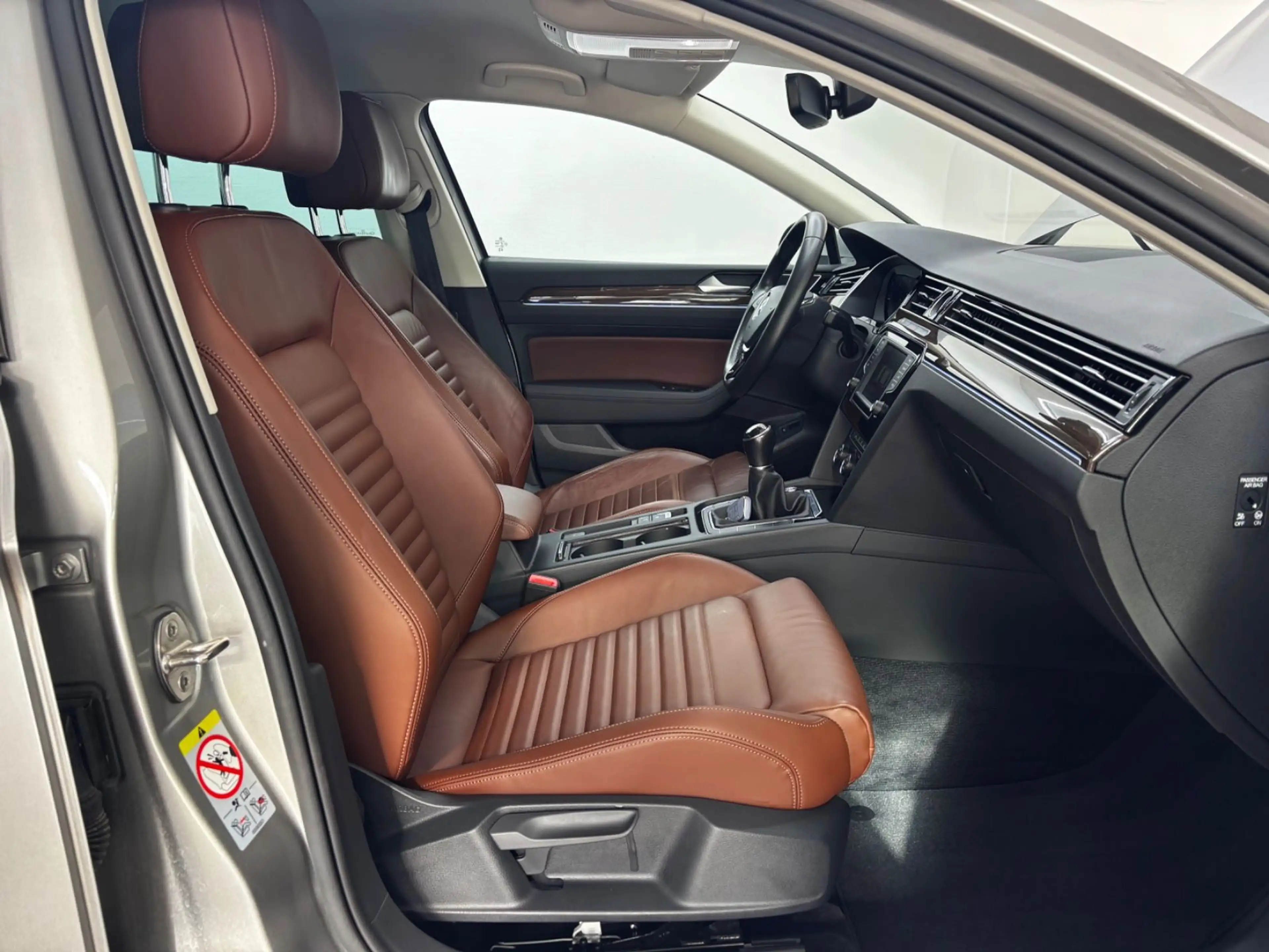 Volkswagen Passat 2.0 TDI Lim. Highline R-Line*LED*Digital* — photo 12