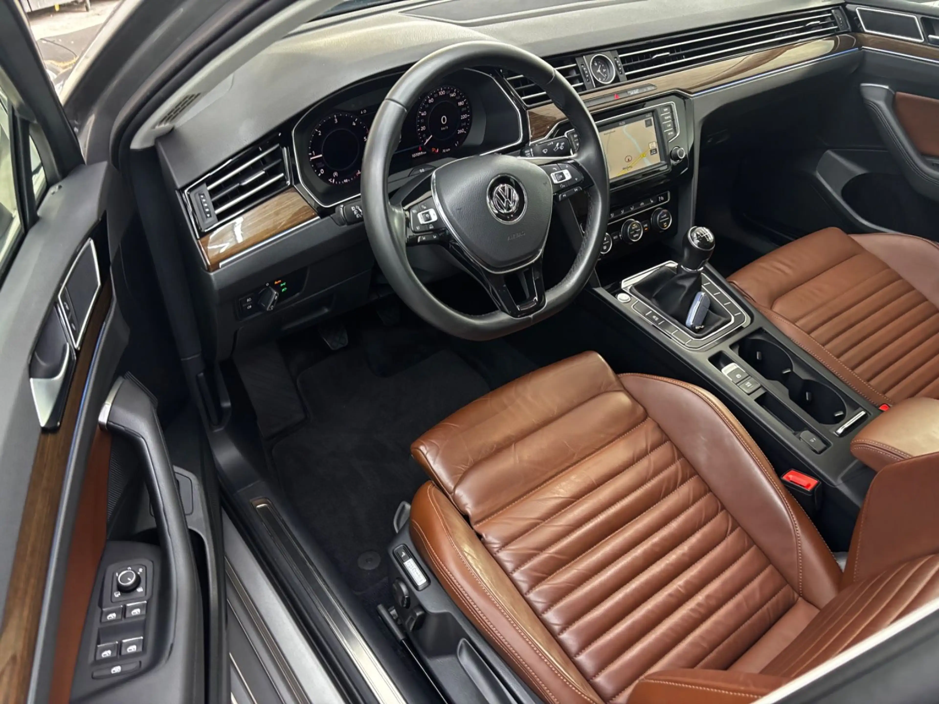 Volkswagen Passat 2.0 TDI Lim. Highline R-Line*LED*Digital* — photo 8