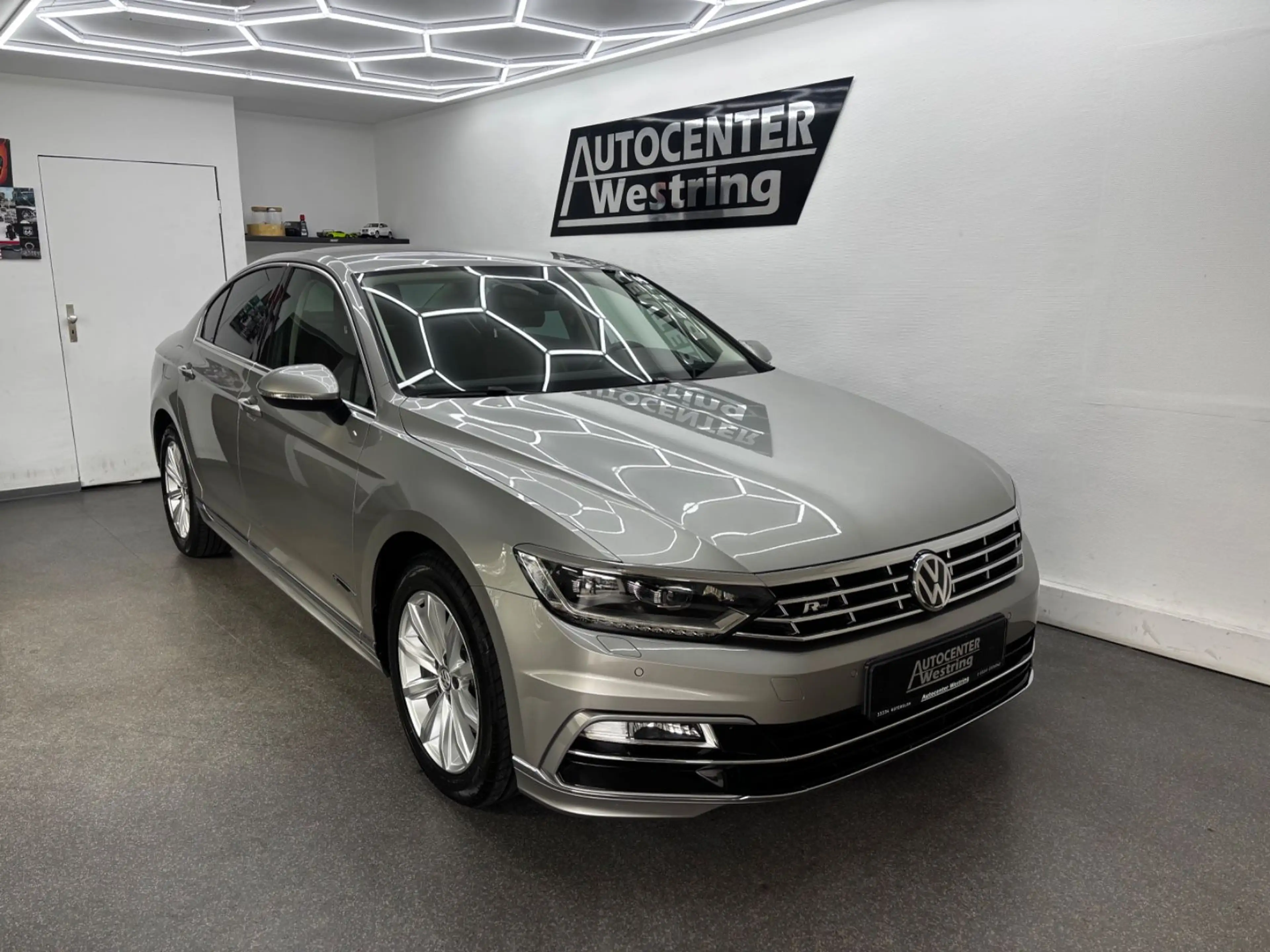 Volkswagen Passat 2.0 TDI Lim. Highline R-Line*LED*Digital*