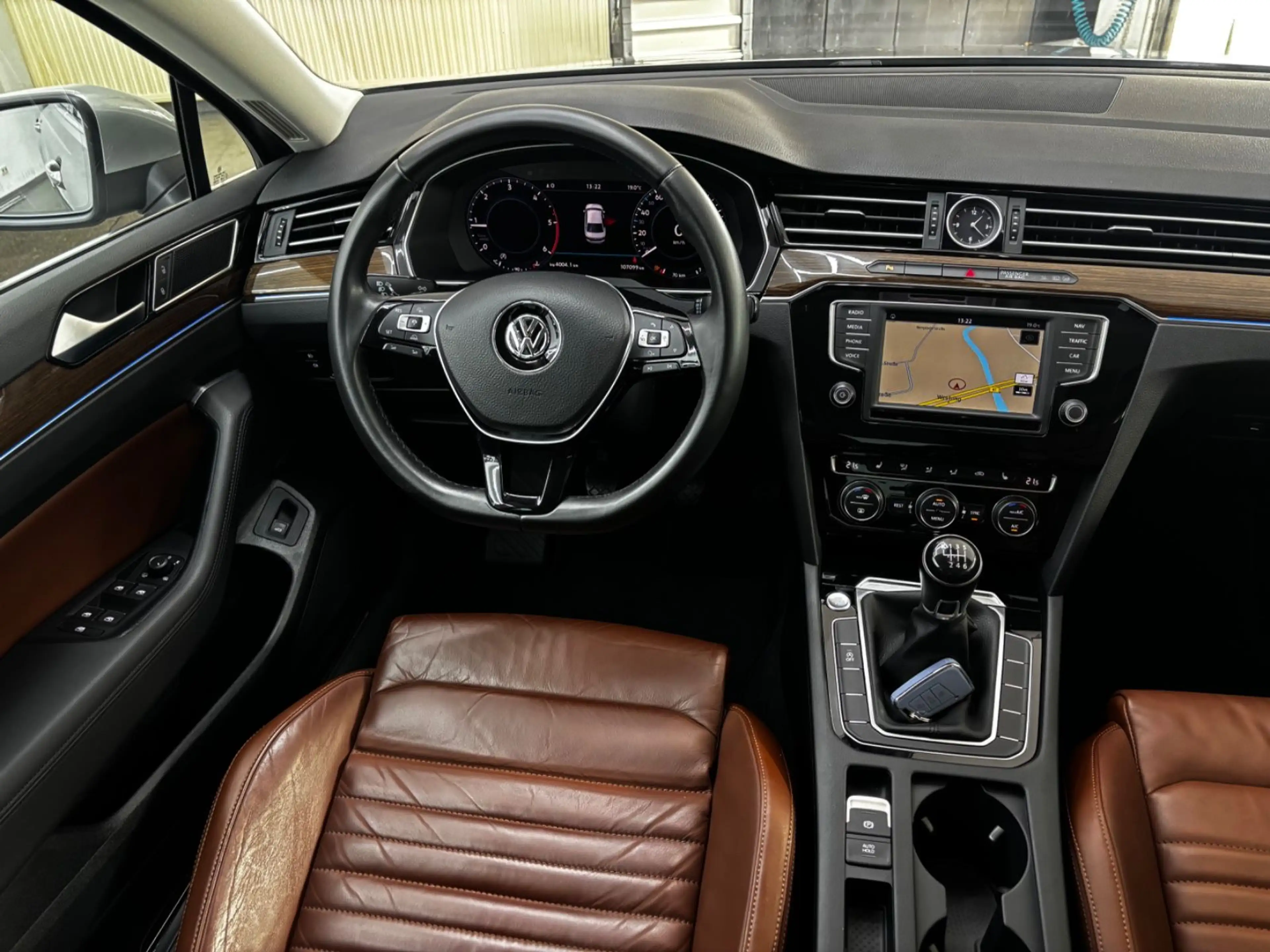 Volkswagen Passat 2.0 TDI Lim. Highline R-Line*LED*Digital* — photo 10
